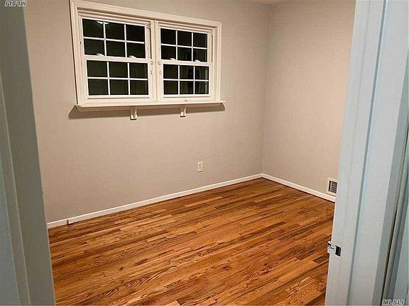 3rd image of 1664 Manatuck Blvd