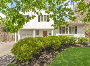 17 Catherwood Cres, Melville, NY 11747