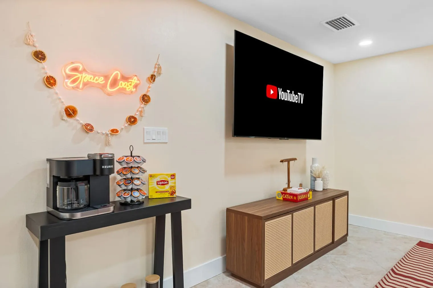 2 bed, 1.0 bath, 850 sqft, $3,037 — Photo 3