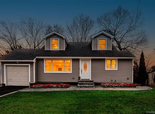 6 Grand Haven Ct, Commack, NY 11725