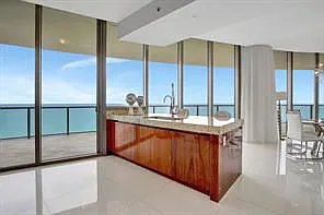 Collins Ave — Photo 16