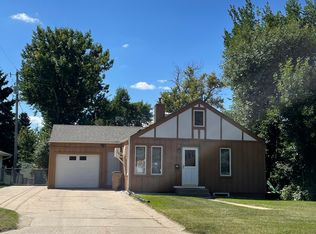 106 17th Ave SE, Minot, ND 58701