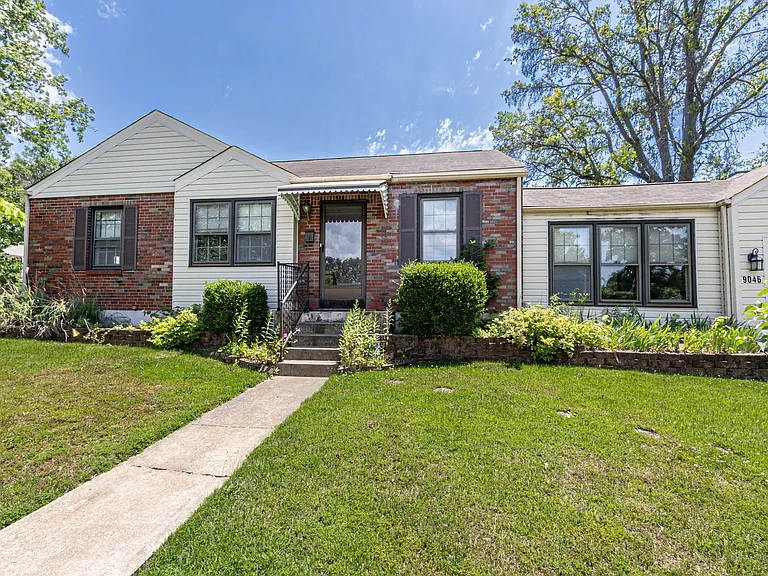 9046 Southview Ln — Photo 1