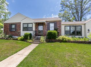 9046 Southview Ln, Saint Louis, MO 63123