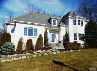 43 Village Dr, Mahwah, NJ 07430