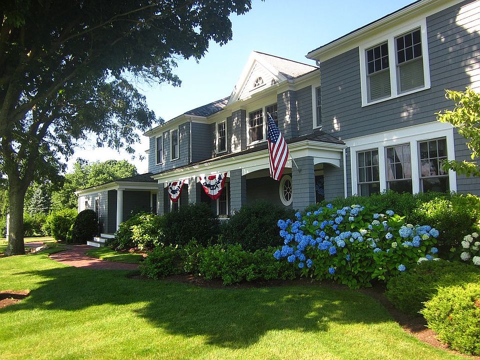 2nd image of 27 Maryknoll Dr