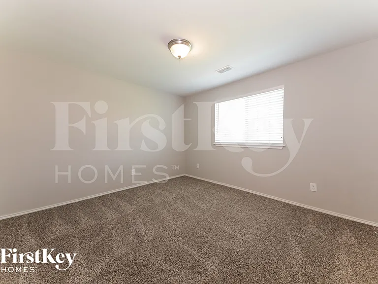 2708 Beverly Dr — Photo 13