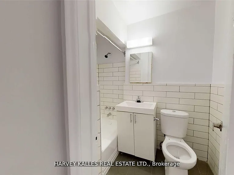 4 Greentree Ct #B3 — Photo 13