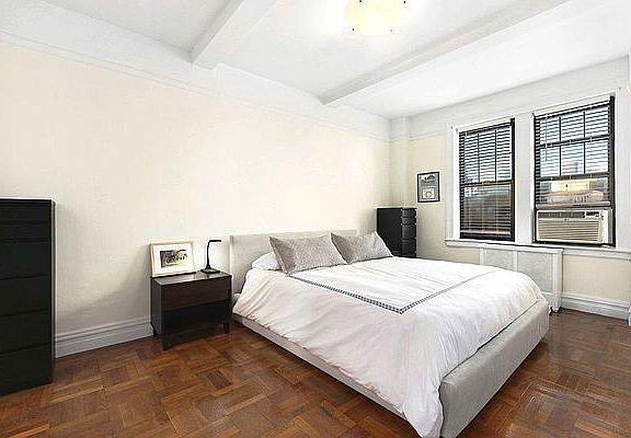 3rd image of 110 W 69th St APT 9A
