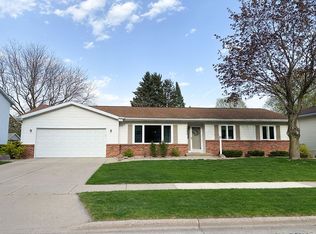 1006 S Holiday Dr, Waunakee, WI