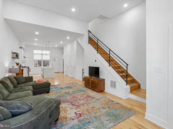 2720 W Cabot St, Philadelphia, PA 19121