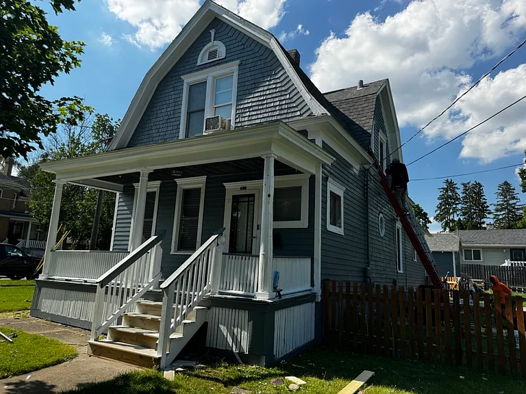 436 Lawrence Ave — Photo 1