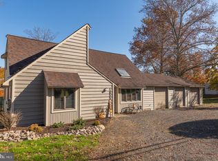 1855 E End Rd, Levittown, PA 19056