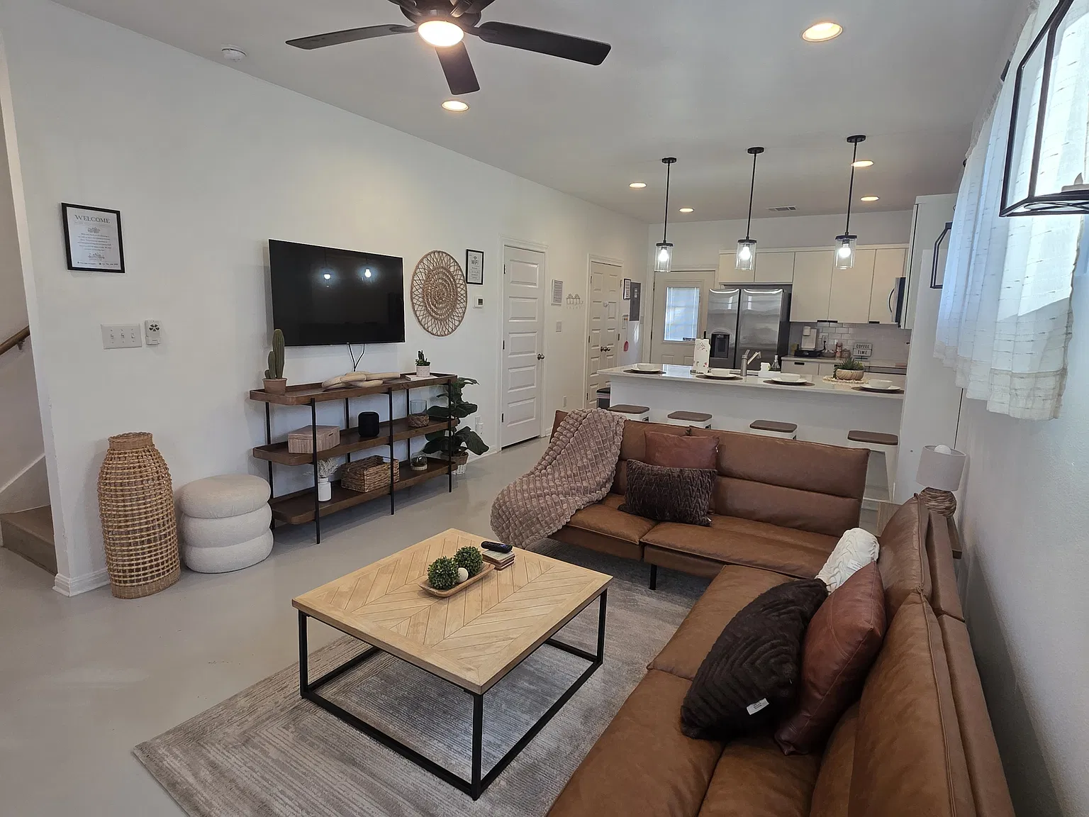 2 bed, 2.5 bath, 981 sqft, $2,000 — Photo 3