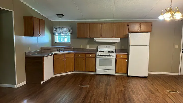3 bed, 2.0 bath, 1152 sqft, $1,600 — Photo 2