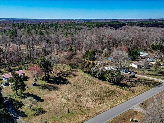 4th image of 307 Twelve Oaks Drive