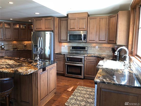 4th image of 3630 Road F NE