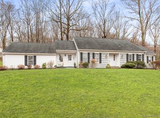 29 Grove Hill Rd, Woodbridge, CT 06525