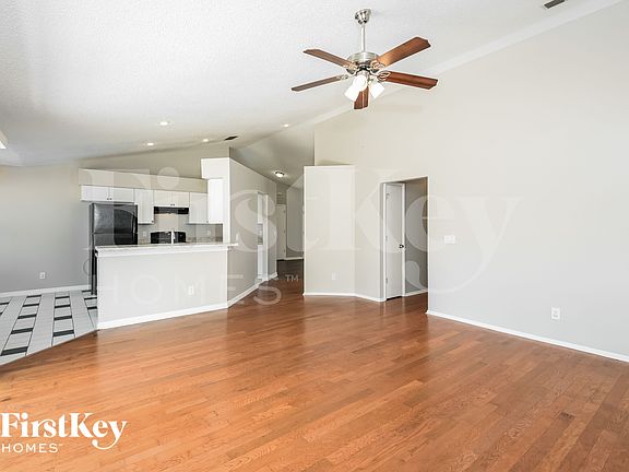 4th image of 2738 Springfield Dr