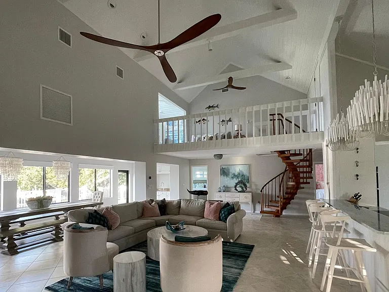 500 Periwinkle Way — Photo 6