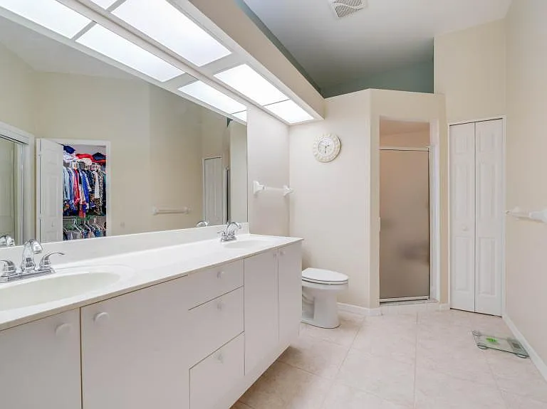 12774 Devonshire Lakes Cir — Photo 18