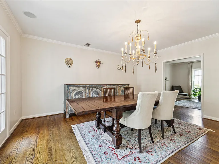 2510 Locke Ln — Photo 13