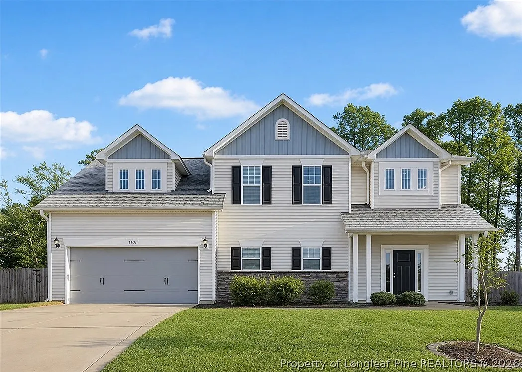 4 bed, 2.5 bath, 2013 sqft, $2,200 — Photo 1