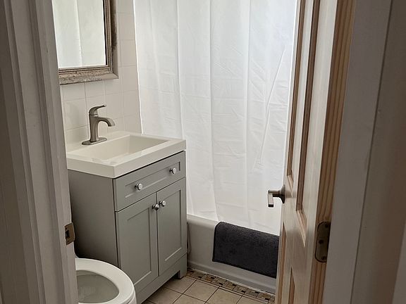 4th image of 20-43 31st St #3