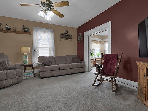 3rd image of 300 Walnut St