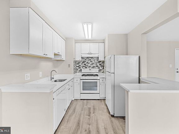 5th image of 8 S Van Dorn St APT 203