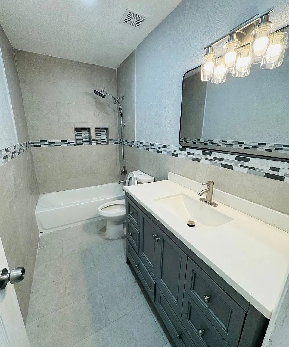3 bed, 1.0 bath, 1950 sqft, $3,200 — Photo 1