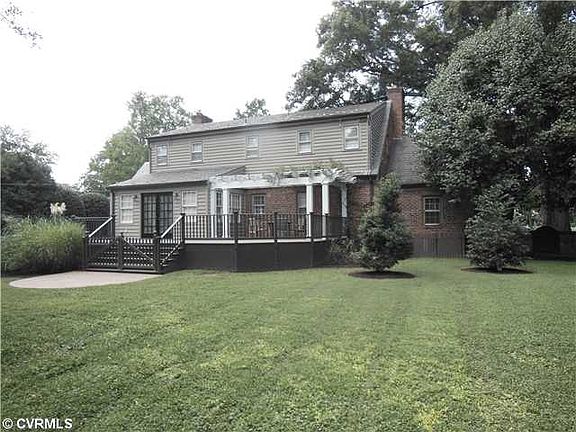 3rd image of 201 Oxford Cir W