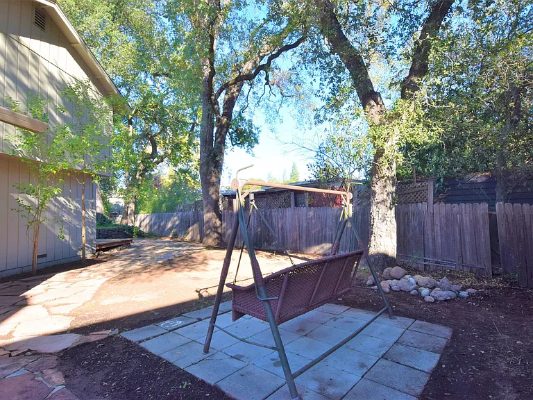 114 Melody Ct — Photo 18
