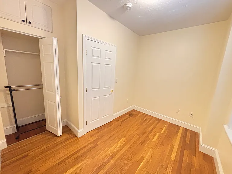 191 Winthrop Rd — Photo 7