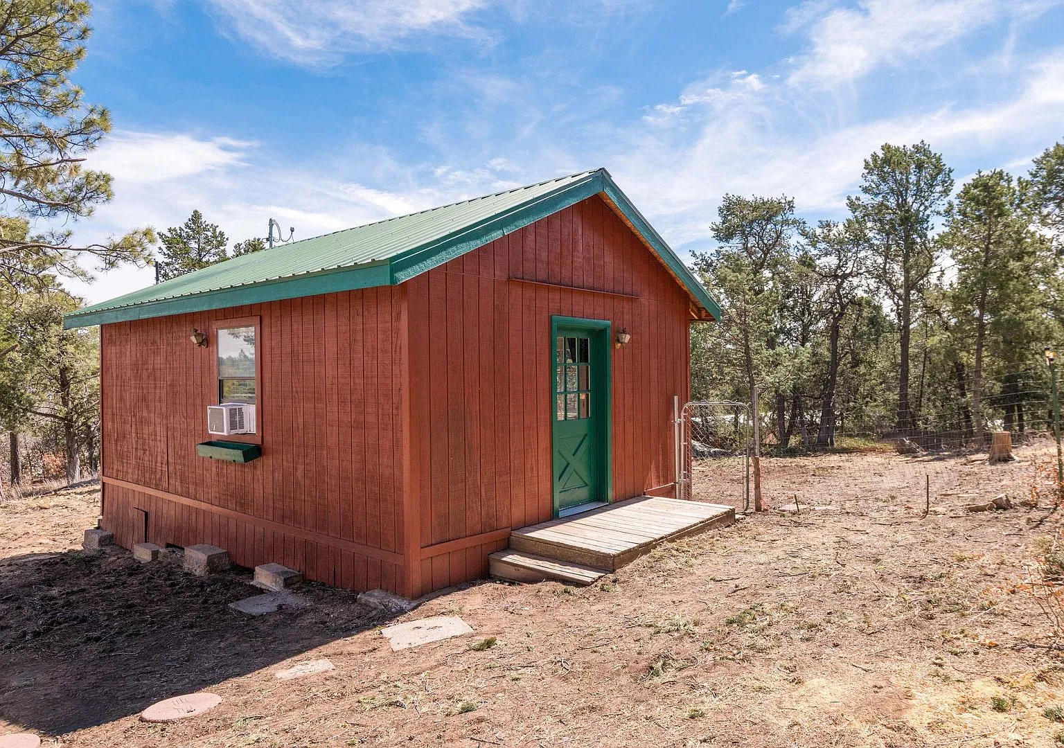 Your Next Home Awaits 4 Bedrooms, Hot Tub & More! — Photo 3