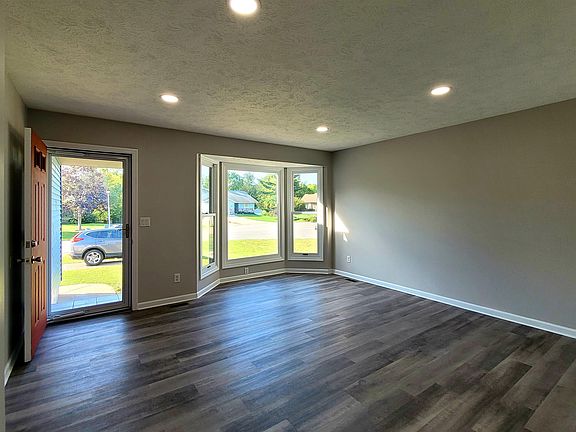 Living Room w/ beautiful bay window