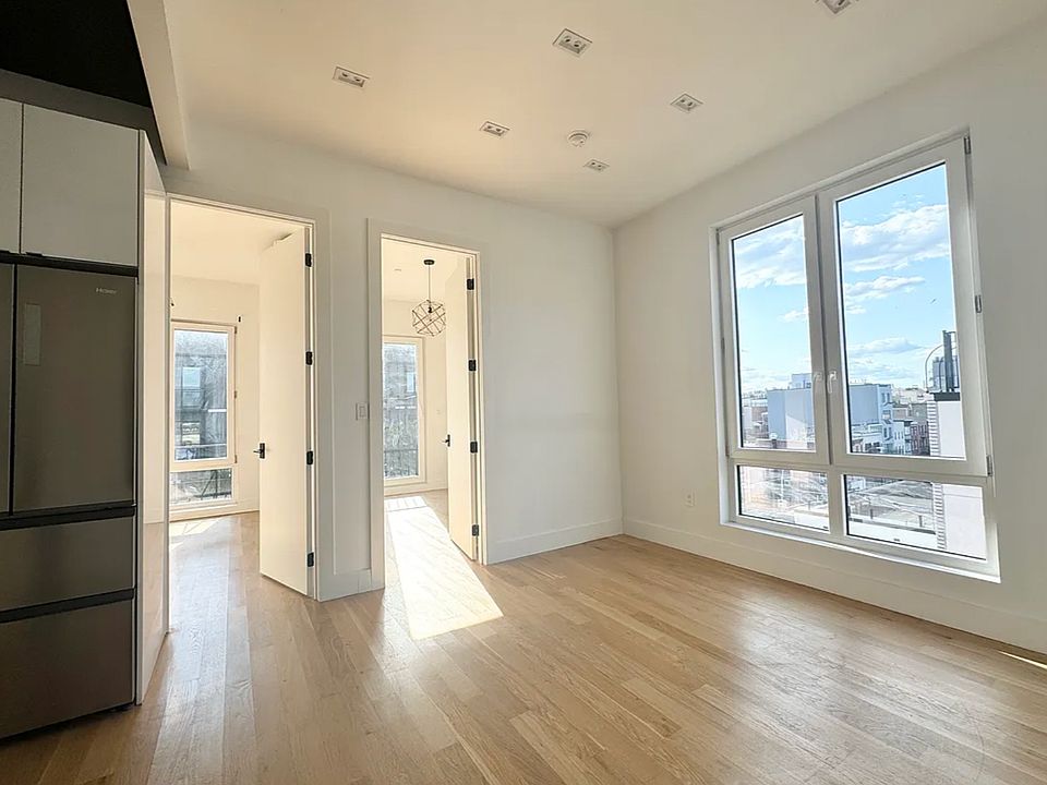 1st image of 986 Bedford Ave #4F