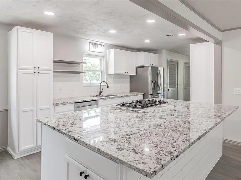 1908 Glencove Cir — Photo 9