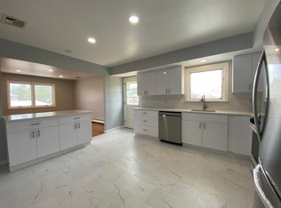 2442 1st St FLOOR 1, Fort Lee, NJ 07024