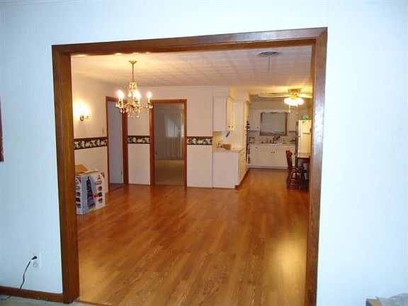 5th image of 203 Parkwood Dr