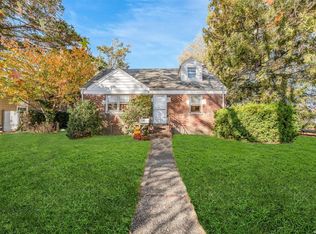 2186 Maple St, Wantagh, NY 11793