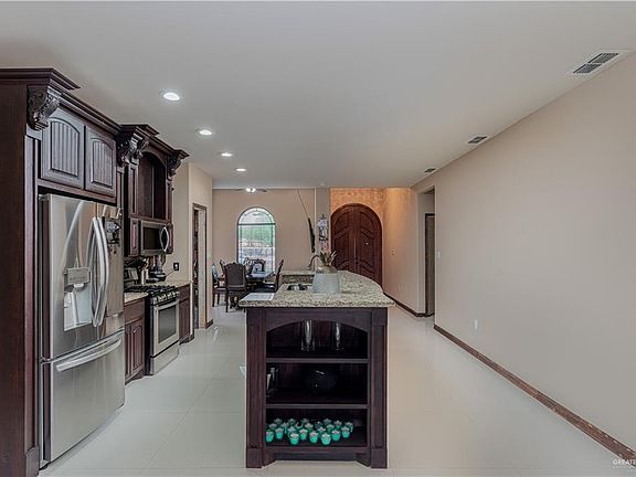 3rd image of 1812 N Alvarado