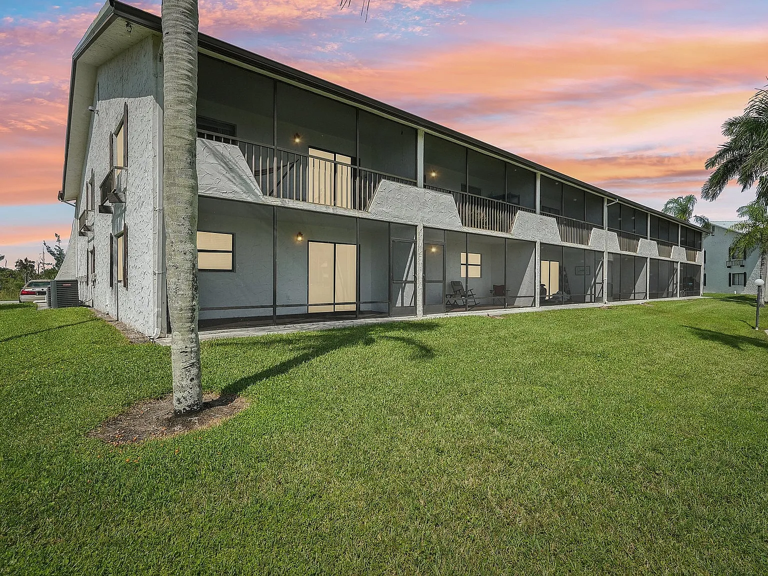Coral Waters Apartments — Photo 1