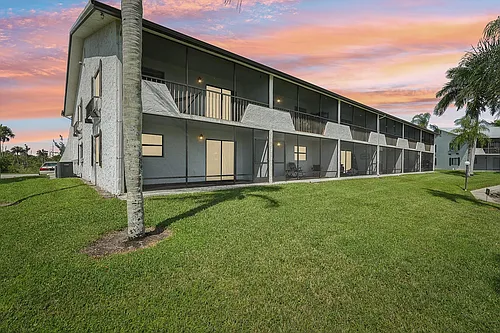 Coral Waters Apartments Photo 1