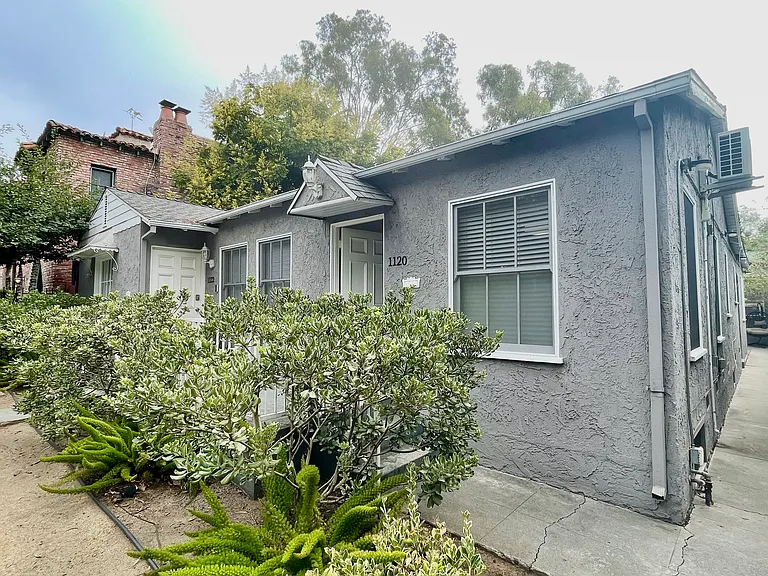 1120 N Vista St — Photo 12