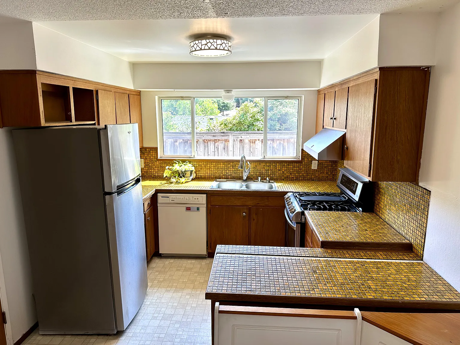 3 bed, 1213 sqft, $3,700 — Photo 4