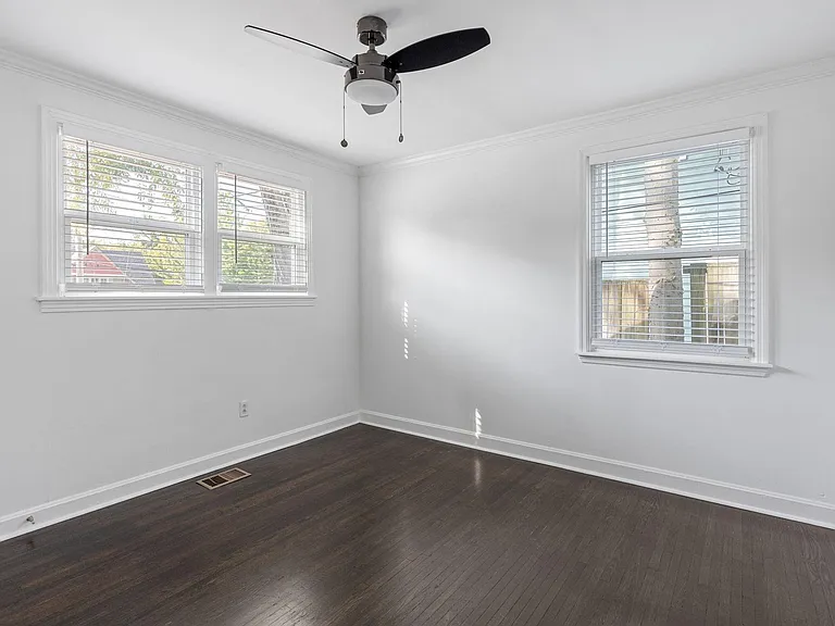 1023 Seymour Ave — Photo 17