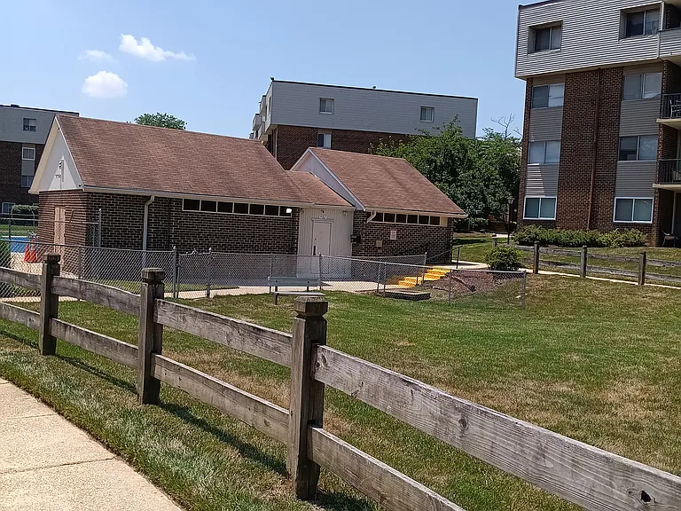 10218 Prince Pl — Photo 12