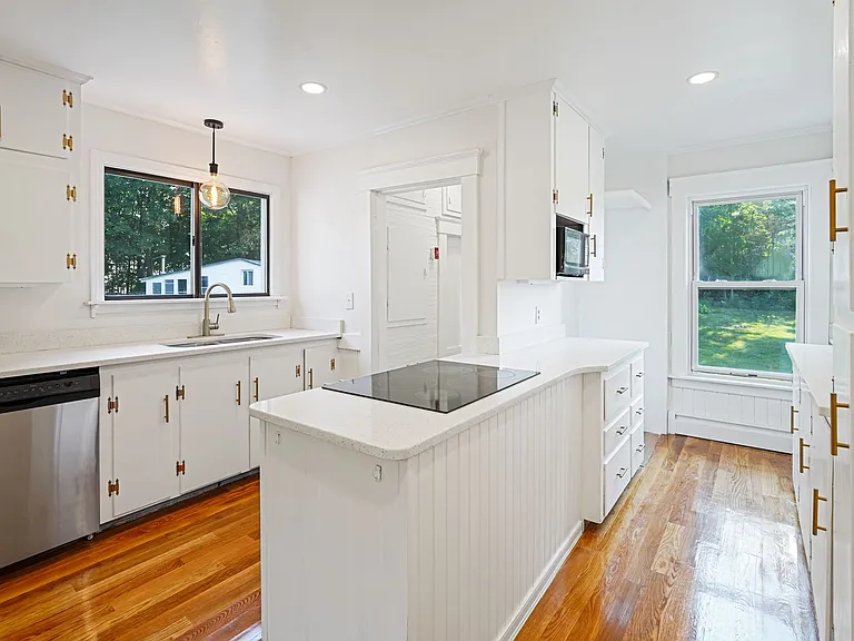 84 E Main St — Photo 22