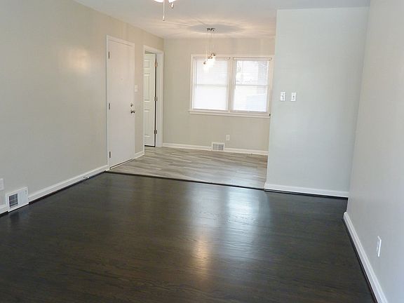 3rd image of 133 Sweetbriar Dr